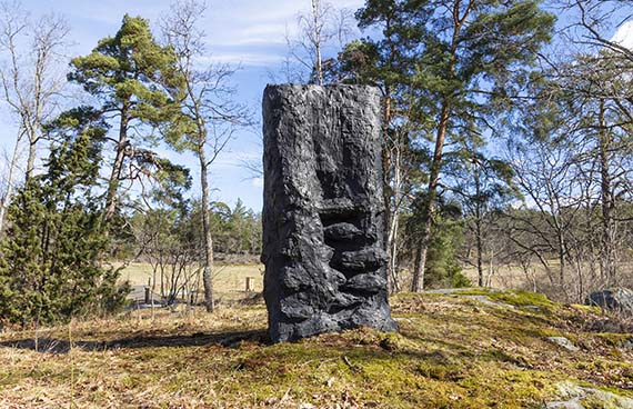 Foto av Per Kirkebys konstverk Minnesmärke, skapat 1997