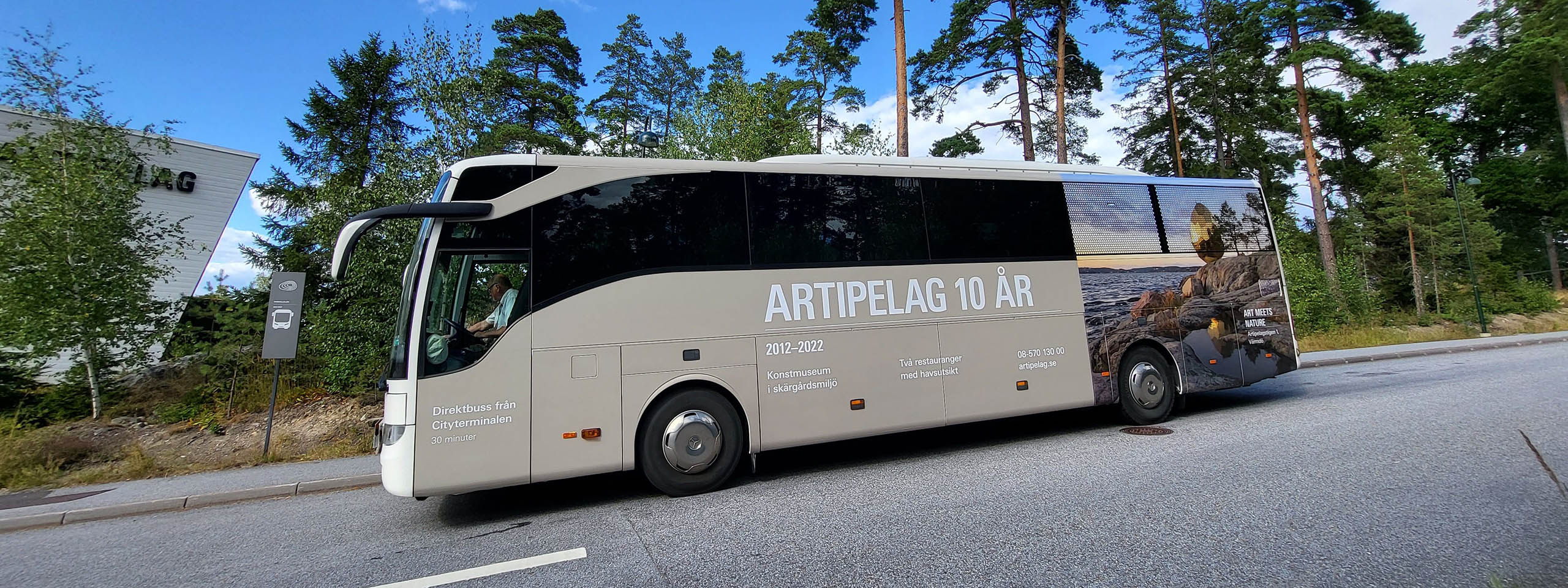 Foto av Artipelags egen buss